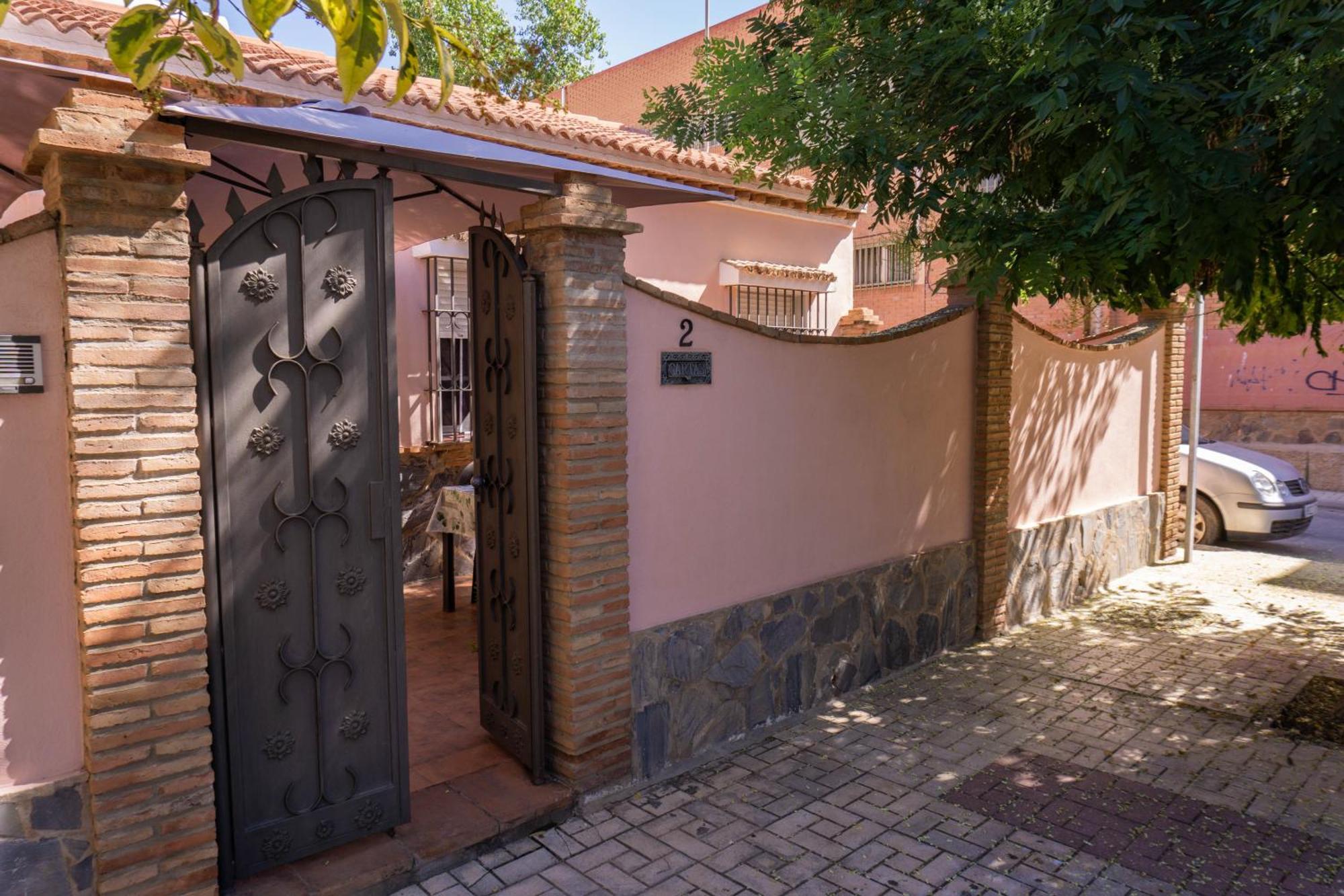 Вилла Beautiful Malaga House - Holidays Экстерьер фото