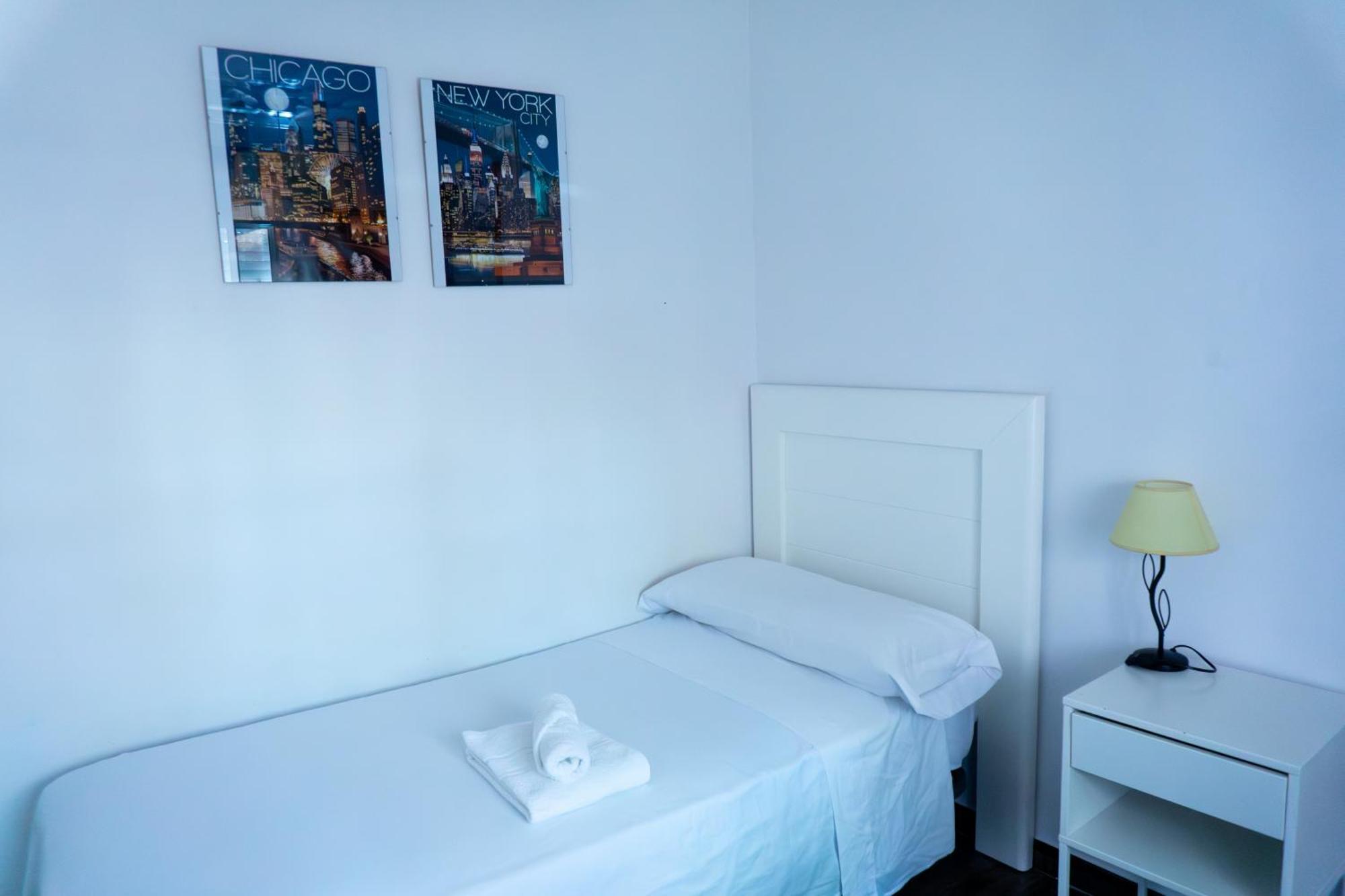 Вилла Beautiful Malaga House - Holidays Экстерьер фото